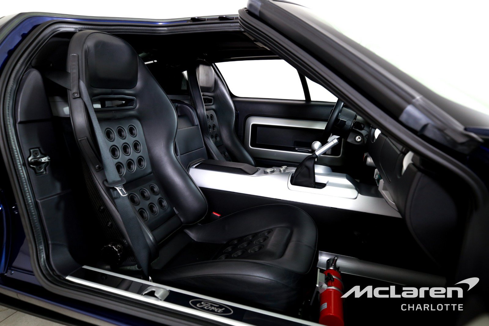 Used 2005 Ford GT RWD image 19
