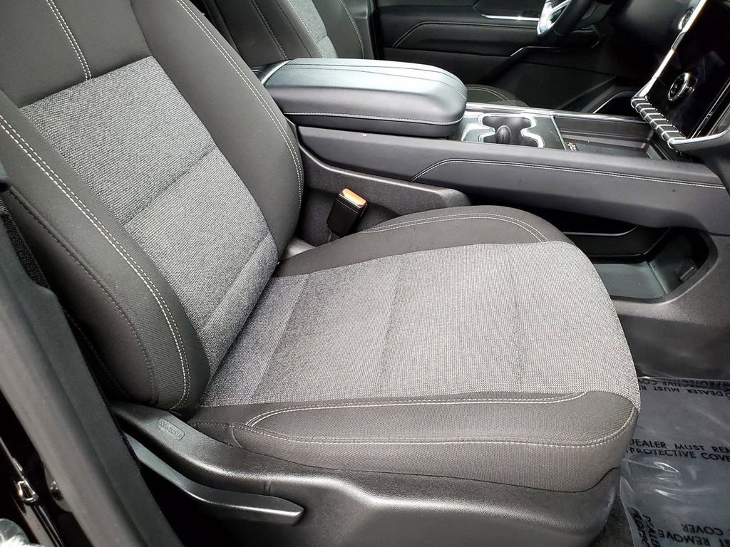 Used 2025 GMC Acadia Elevation image 18