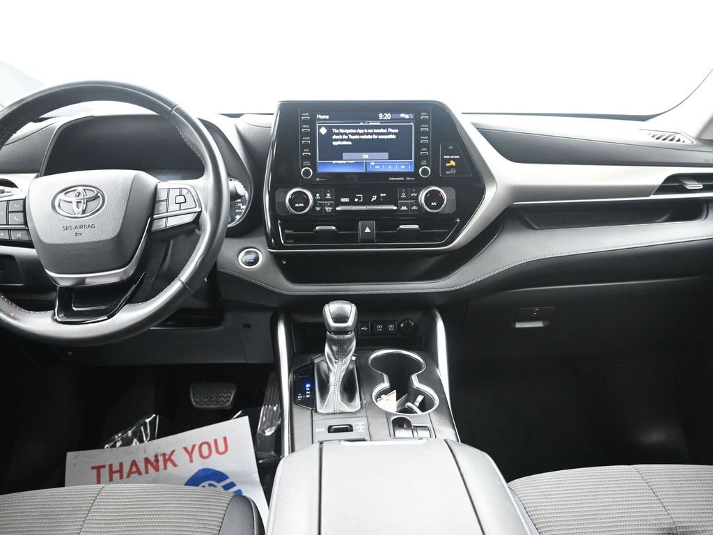 Used 2020 Toyota Highlander LE image 30