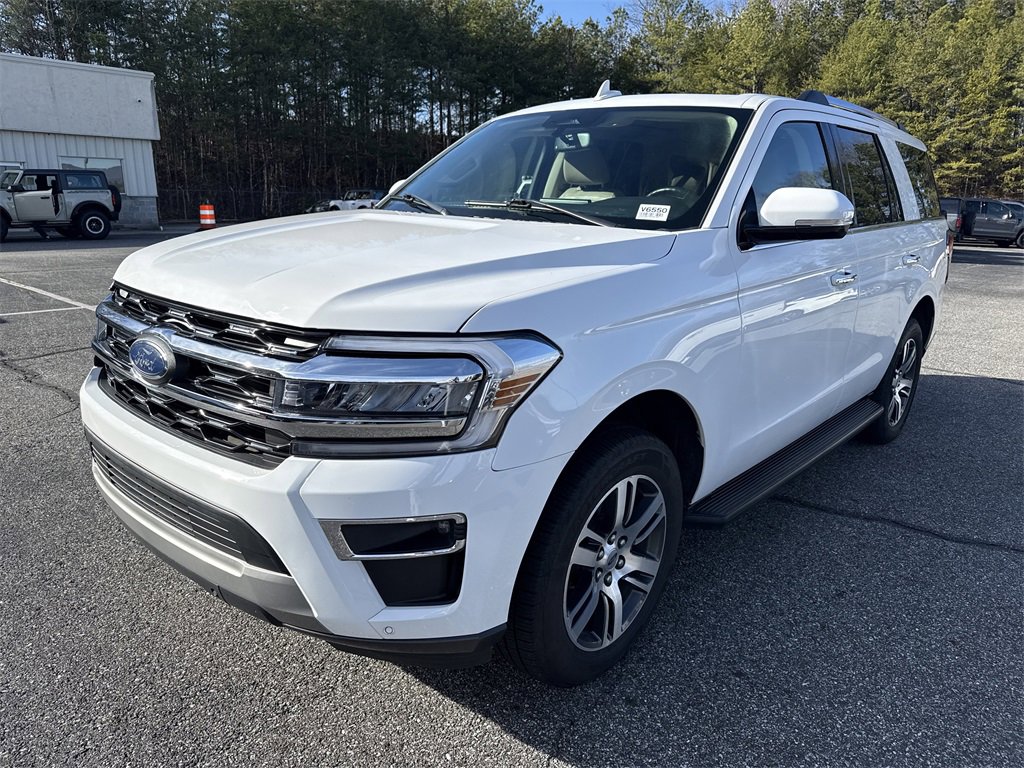 Used 2024 Ford Expedition Limited image 3