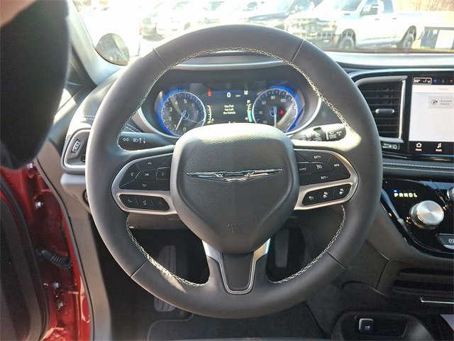 New 2026 Chrysler Pacifica Select image 9