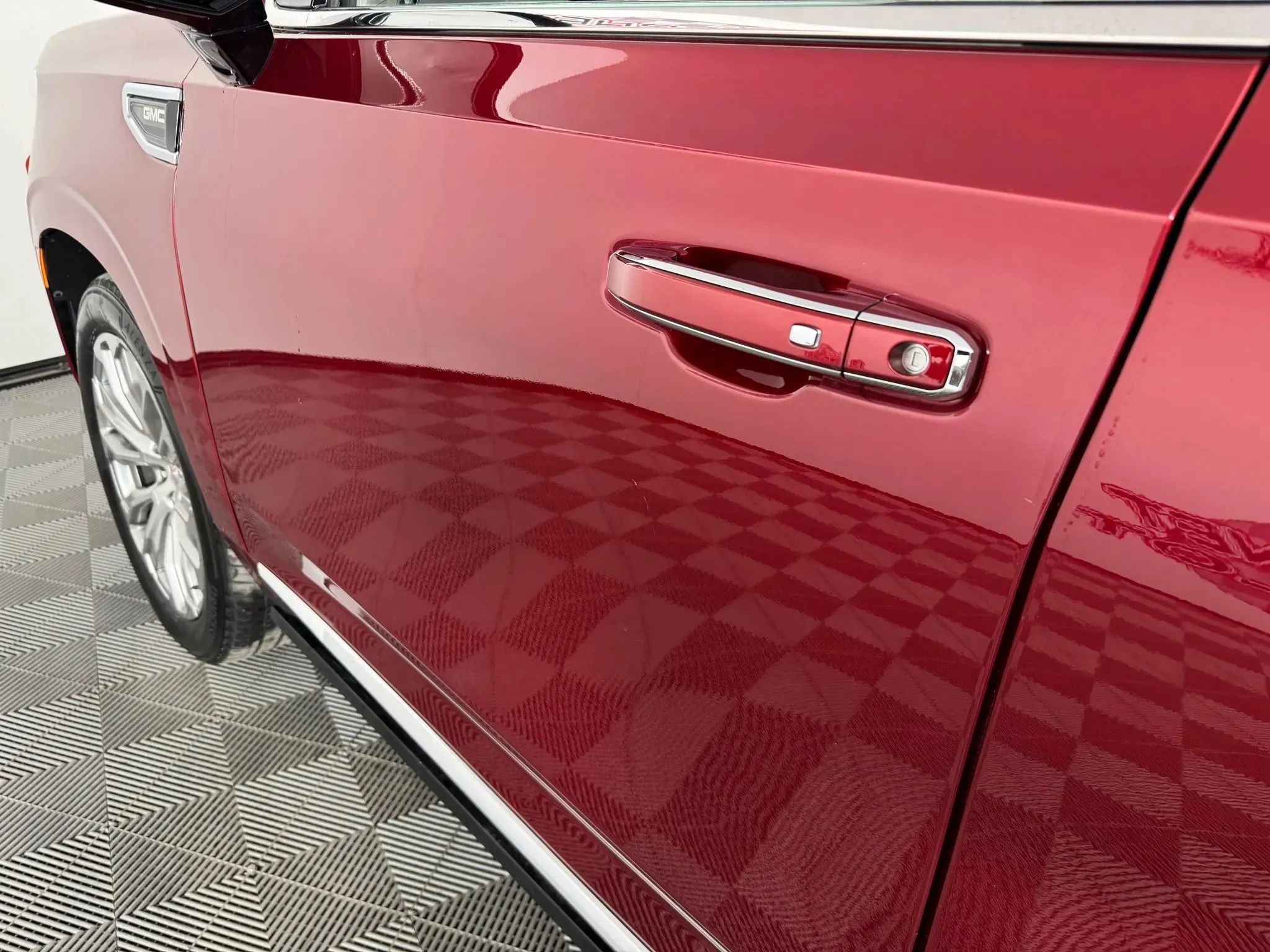 Used 2022 GMC Yukon XL Denali w/ Denali Premium Package image 27