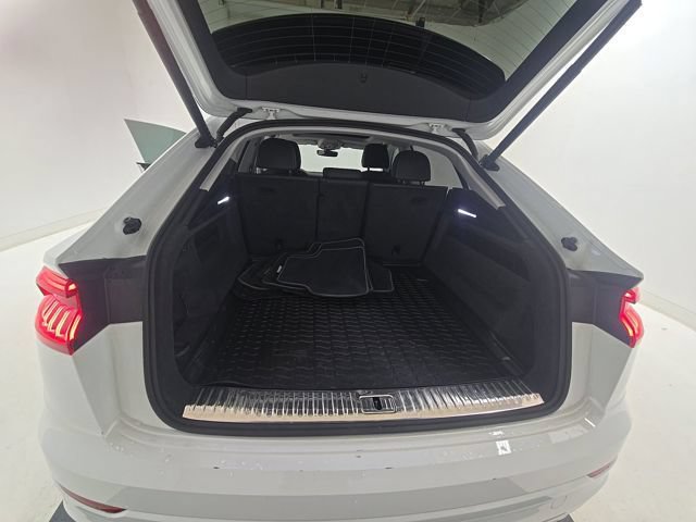 Used 2023 Audi Q8 Prestige w/ Prestige Package AWD/4WD image 18