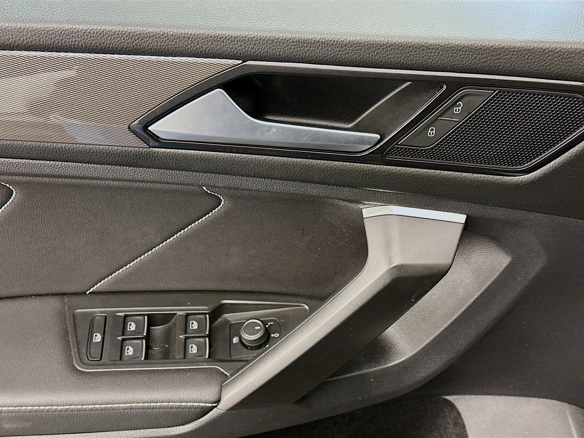 Used 2022 Volkswagen Tiguan SE image 15