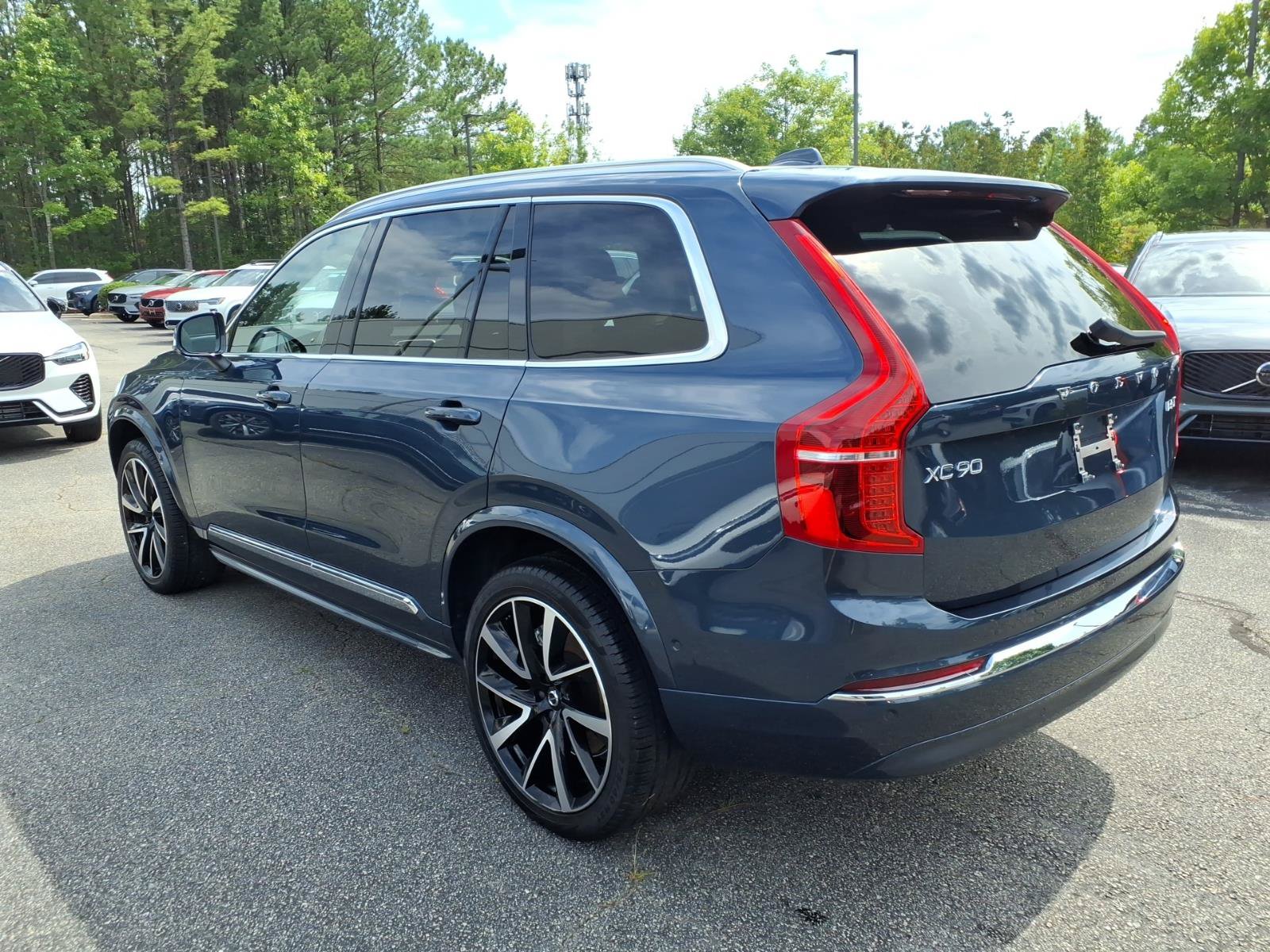 Certified 2024 Volvo XC90 B5 Plus AWD/4WD image 7