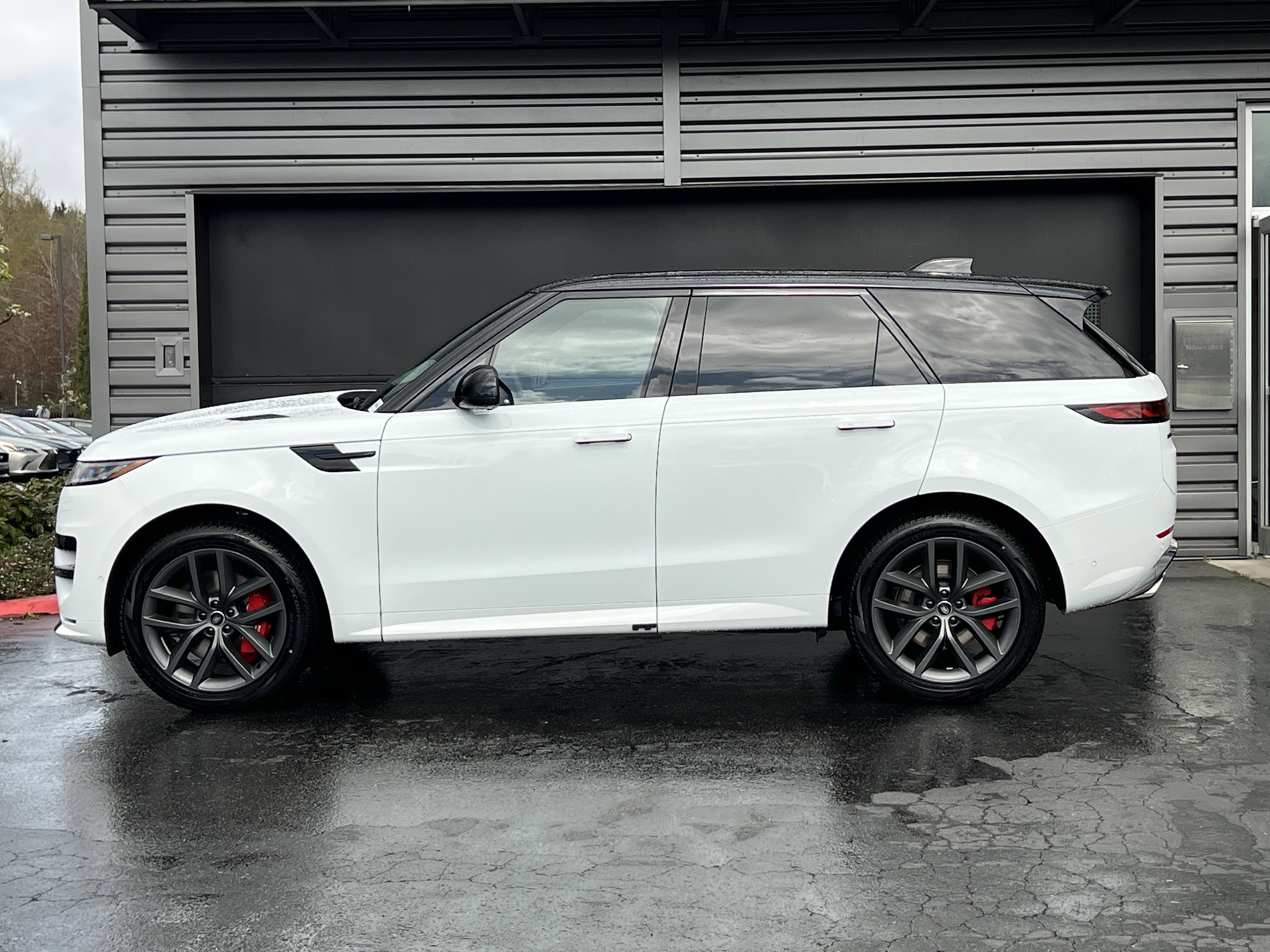 New 2025 Land Rover Range Rover Sport Dynamic SE image 5