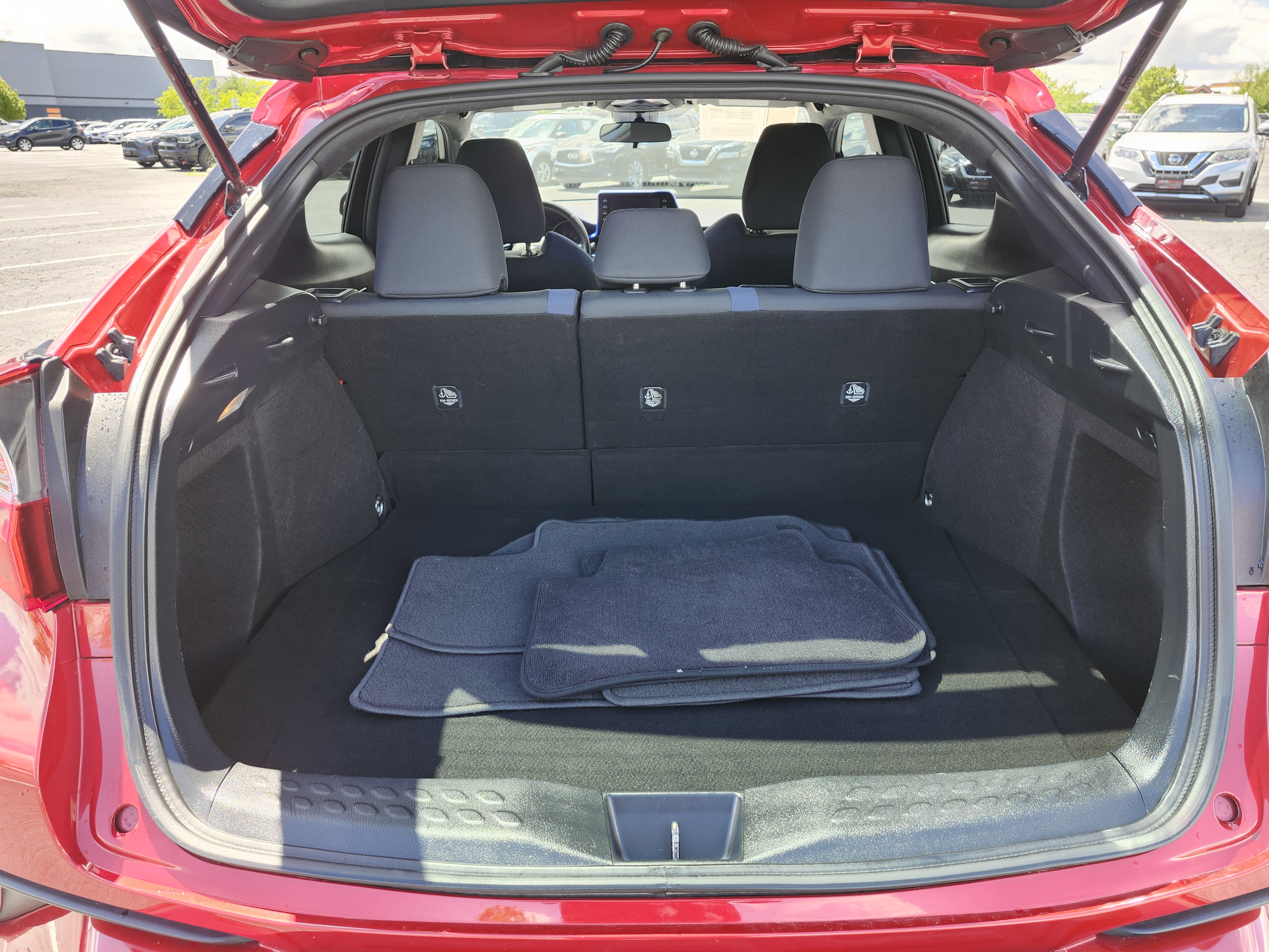 Used 2021 Toyota C-HR XLE FWD image 19