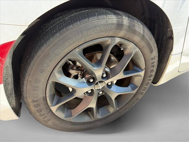 Used 2021 Chrysler Pacifica Touring-L w/ Uconnect Theater Family Group FWD image 9