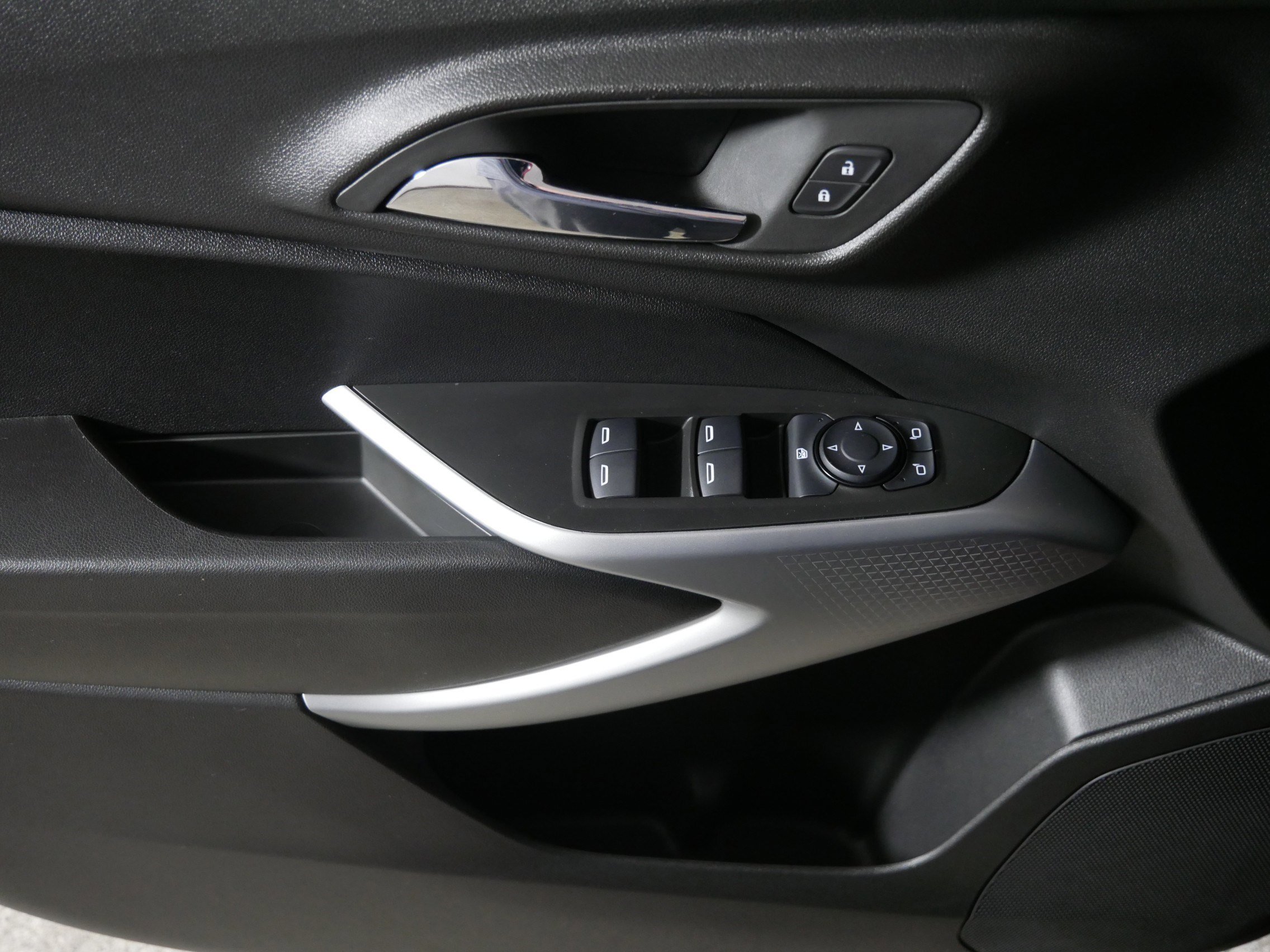 Used 2024 Chevrolet Trax RS w/ Driver Confidence Package image 19