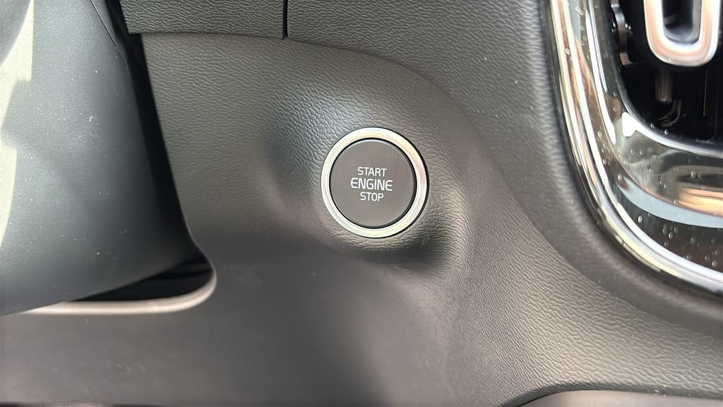 New 2026 Volvo XC40 B5 Core w/ Climate Package AWD/4WD image 14