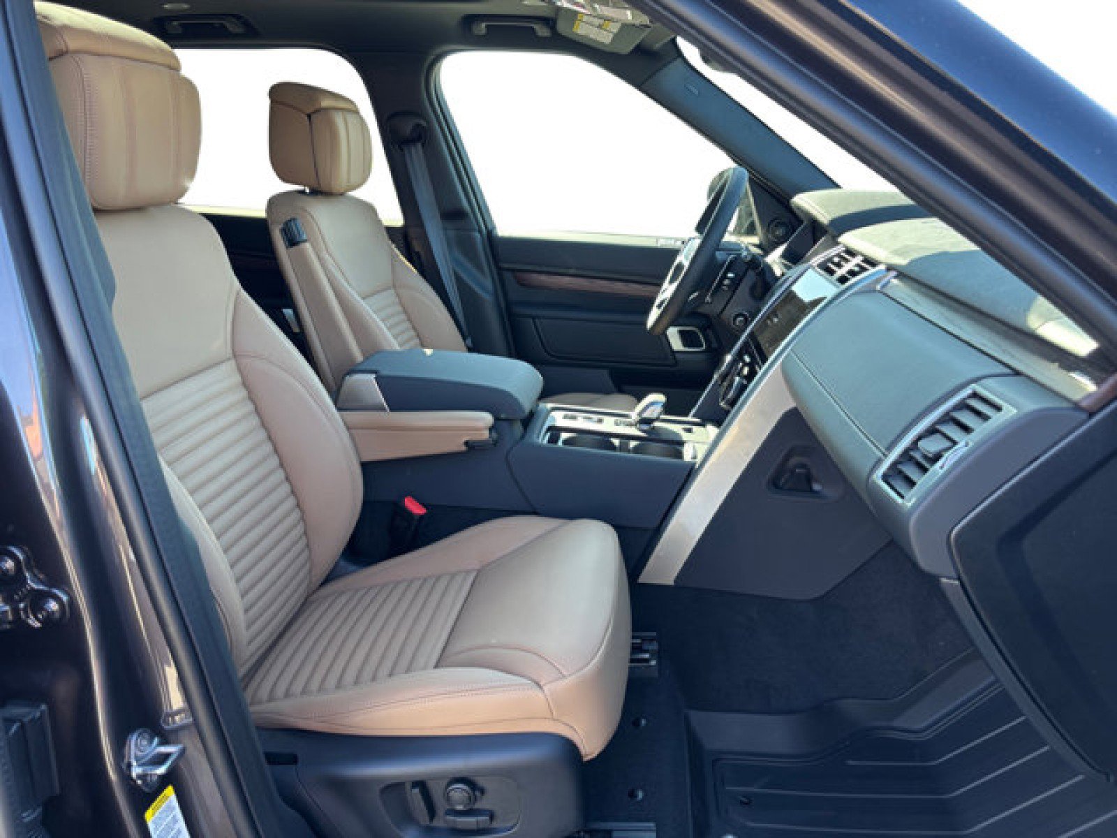 New 2025 Land Rover Discovery Dynamic SE image 20