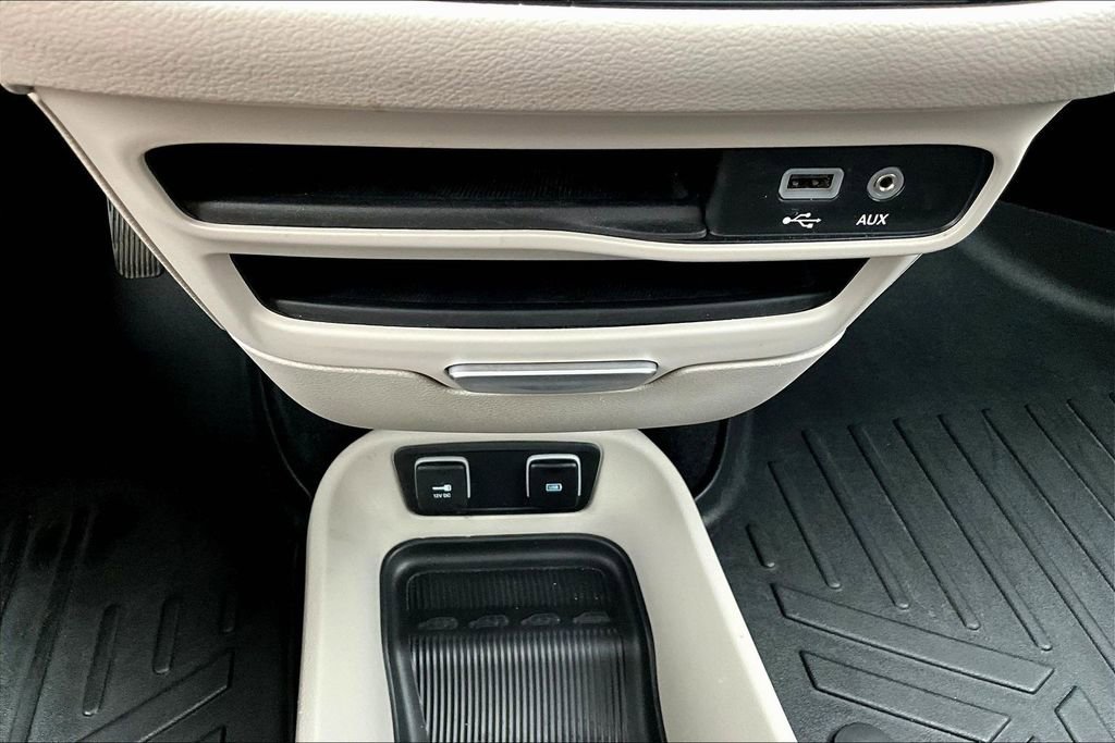 Used 2017 Chrysler Pacifica Touring Plus FWD image 18