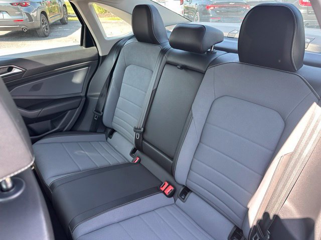 Used 2025 Volkswagen Jetta SE FWD image 32