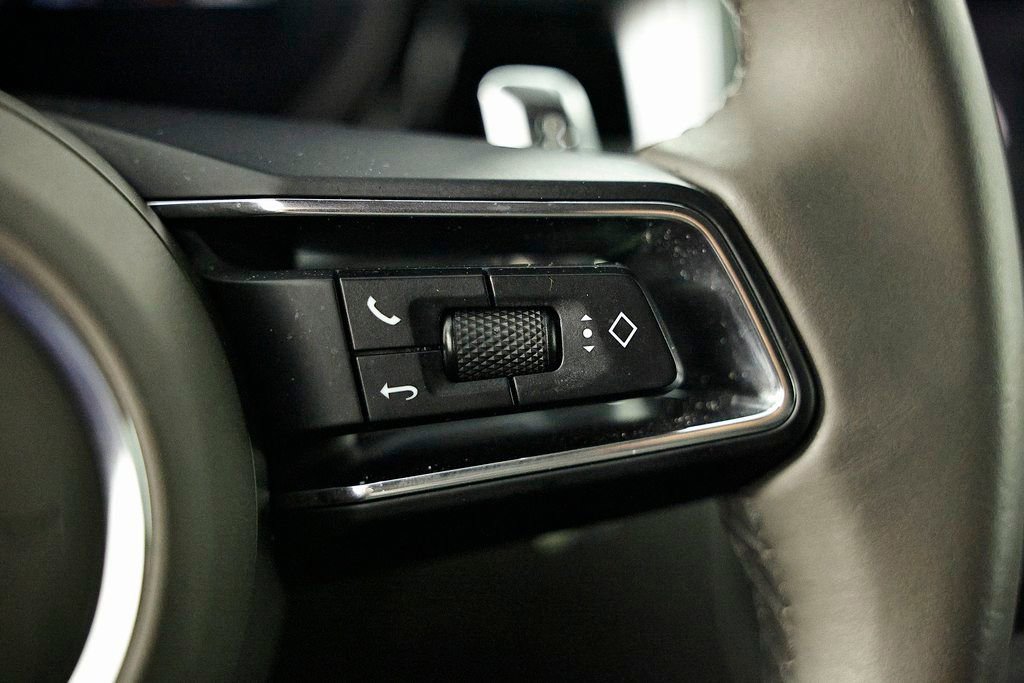 Certified 2025 Porsche Macan image 37