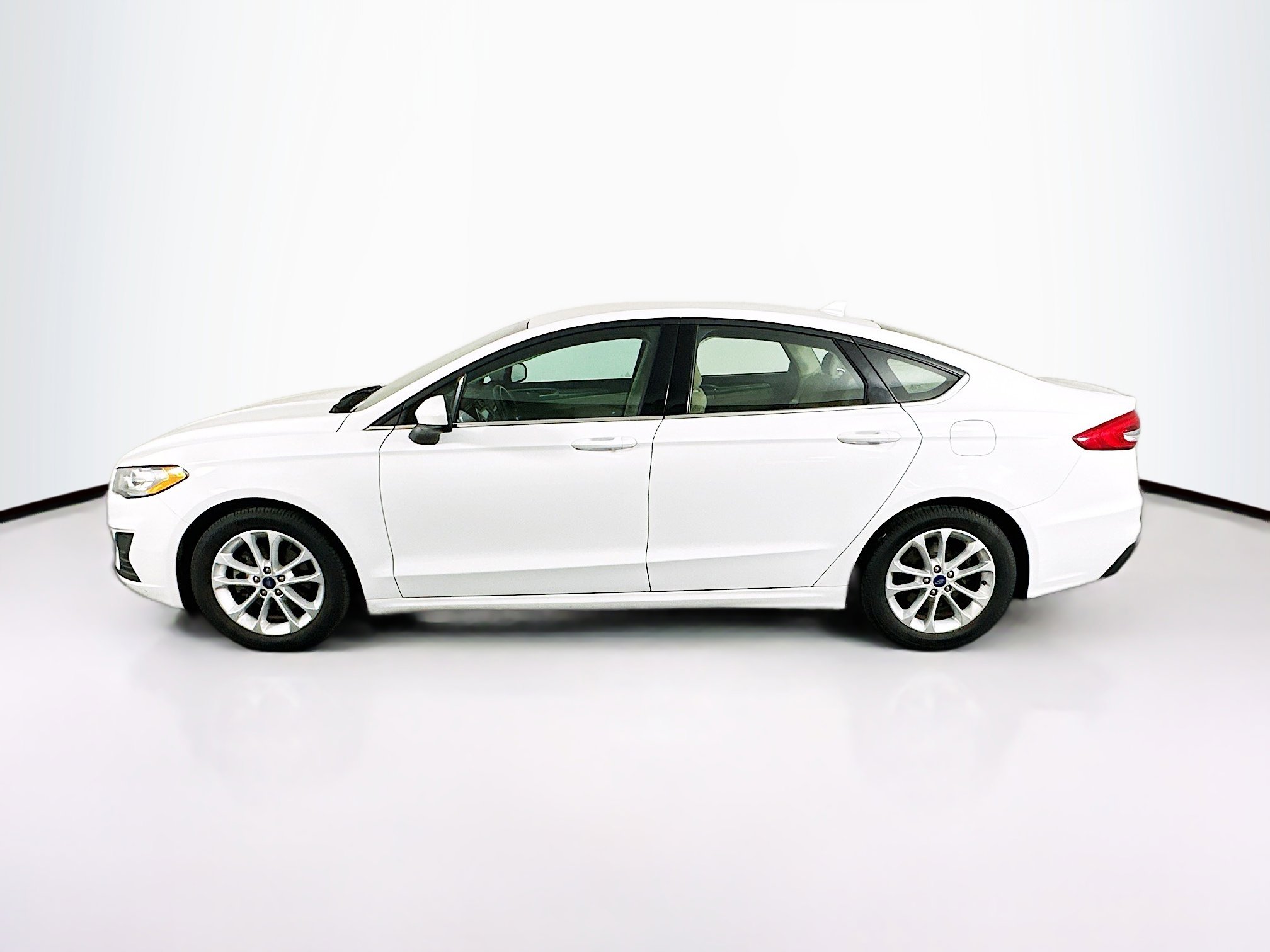 Used 2019 Ford Fusion SE FWD image 4
