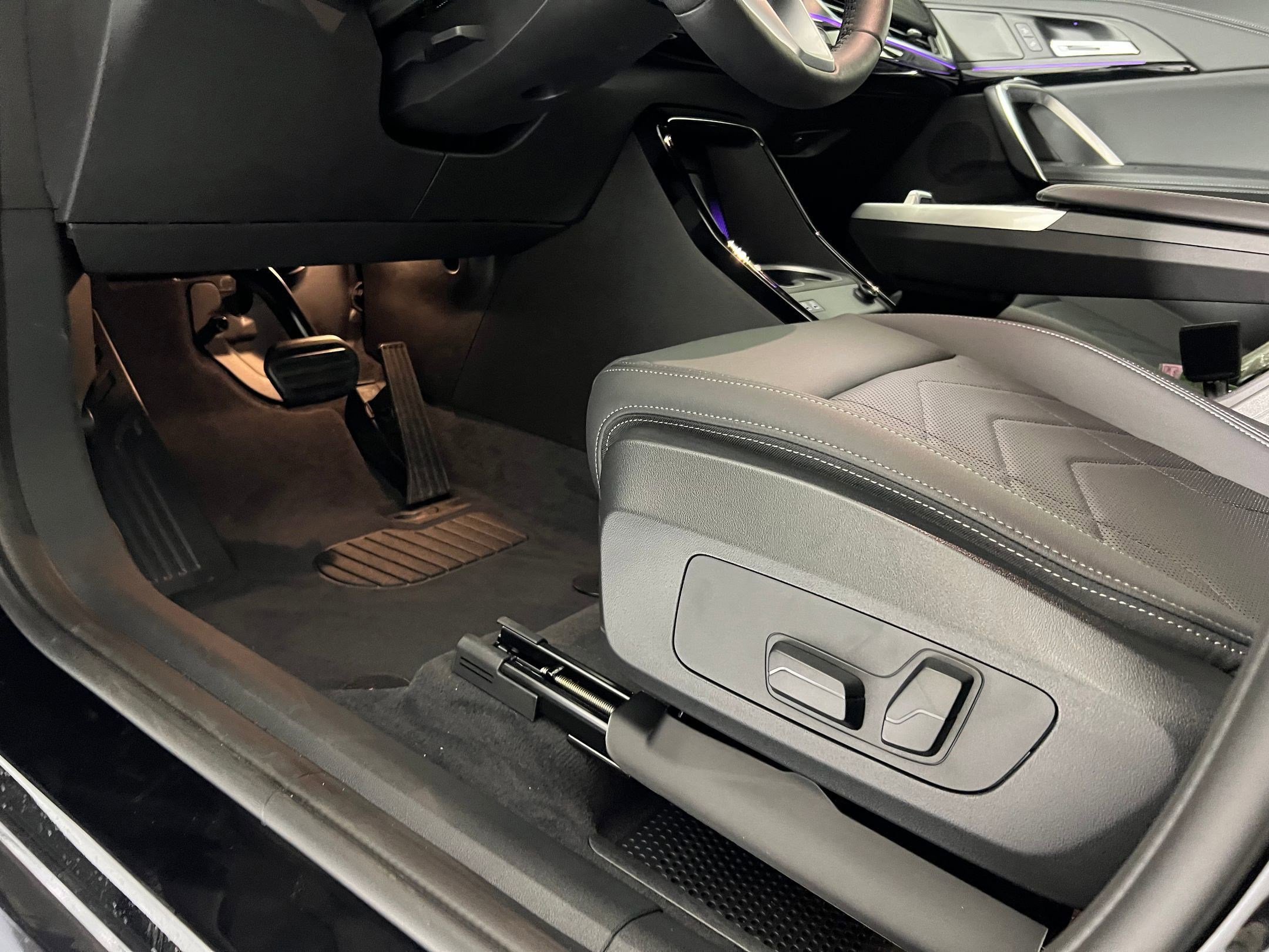 Used 2025 BMW X1 xDrive28i w/ Technology Package image 13