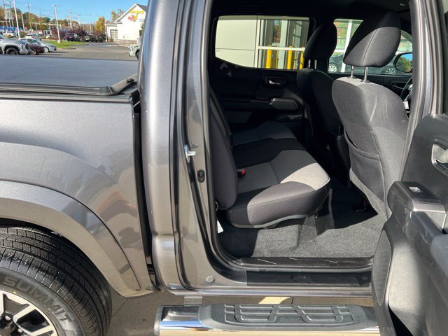 Used 2023 Toyota Tacoma TRD Sport w/ Technology Package AWD/4WD image 32