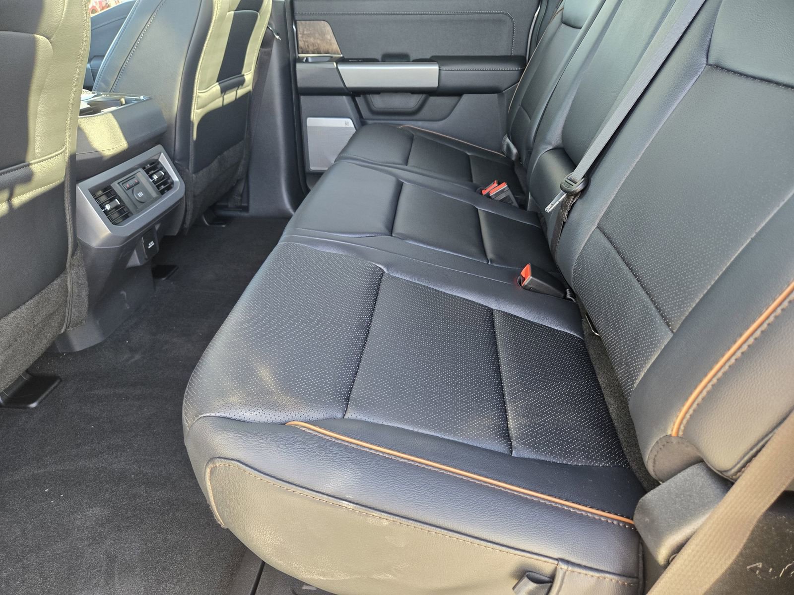 New 2026 Ford F250 Lariat w/ Black Appearance Package image 28