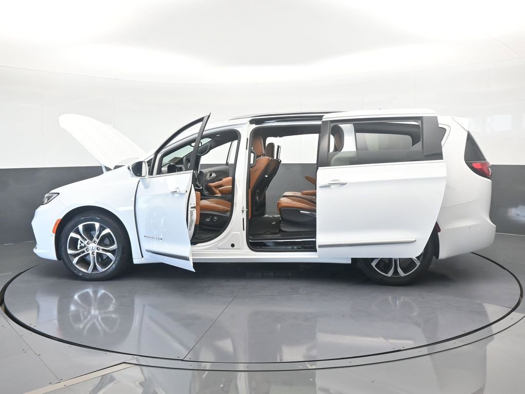 Used 2024 Chrysler Pacifica Pinnacle image 88