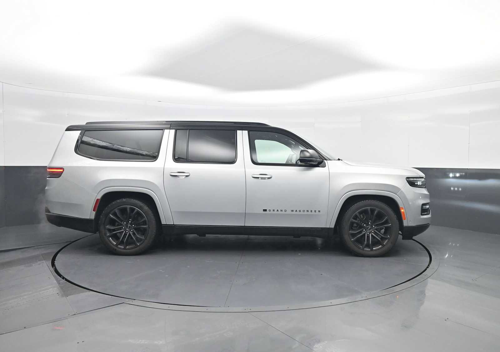 Used 2024 Jeep Grand Wagoneer L Series II w/ Quick Order Packagew 28T image 9