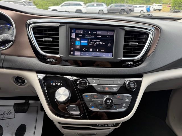 Used 2023 Chrysler Voyager LX FWD image 18