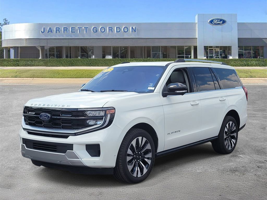 Used 2025 Ford Expedition Platinum w/ Driver's Package AWD/4WD image 2