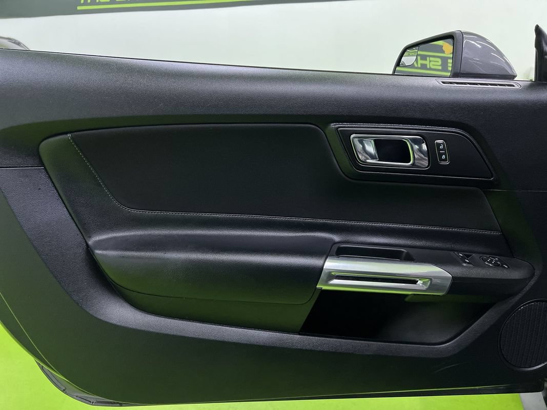 Used 2017 Ford Mustang Coupe RWD image 15