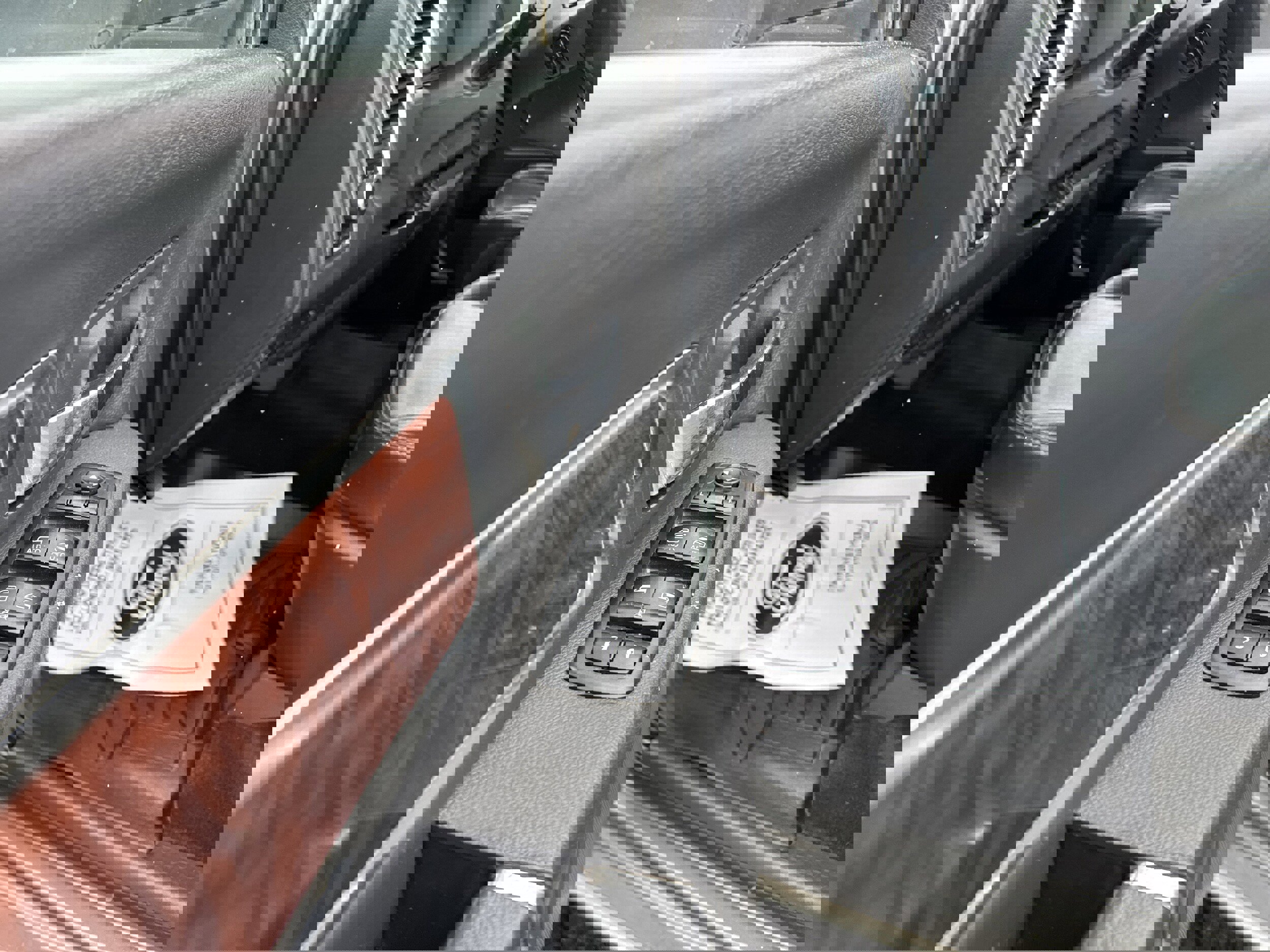 Used 2011 RAM 2500 Laramie w/ Cold Weather Group image 11