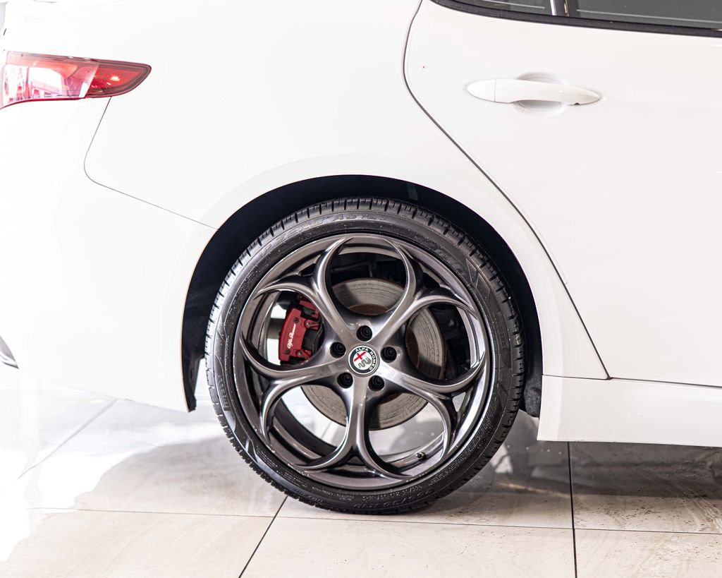Used 2019 Alfa Romeo Giulia Ti Sport w/ Quick Order Package 22U Sport image 11