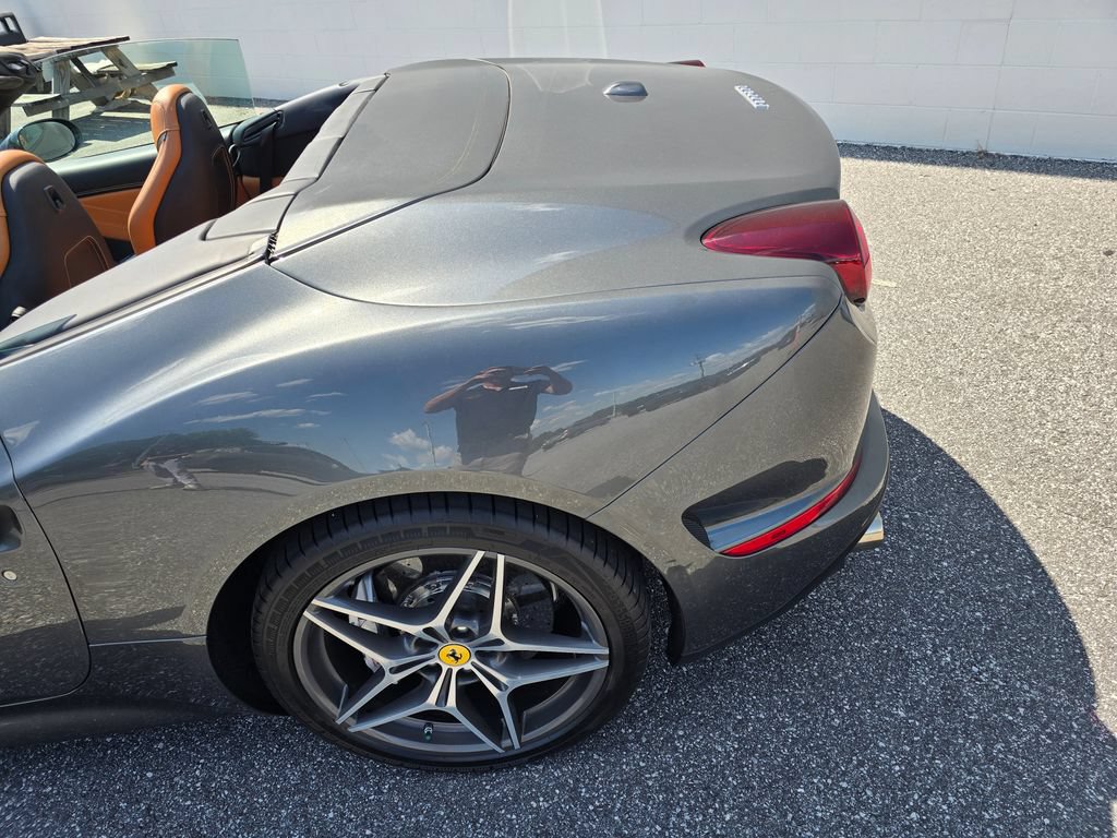 Used 2015 Ferrari California T RWD image 8