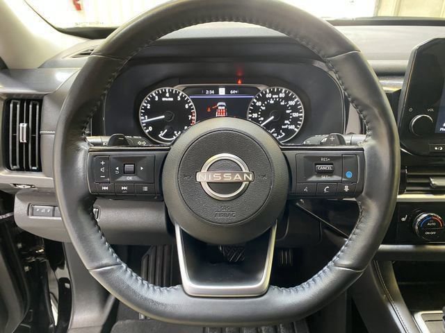 Used 2024 Nissan Pathfinder SL AWD/4WD image 33