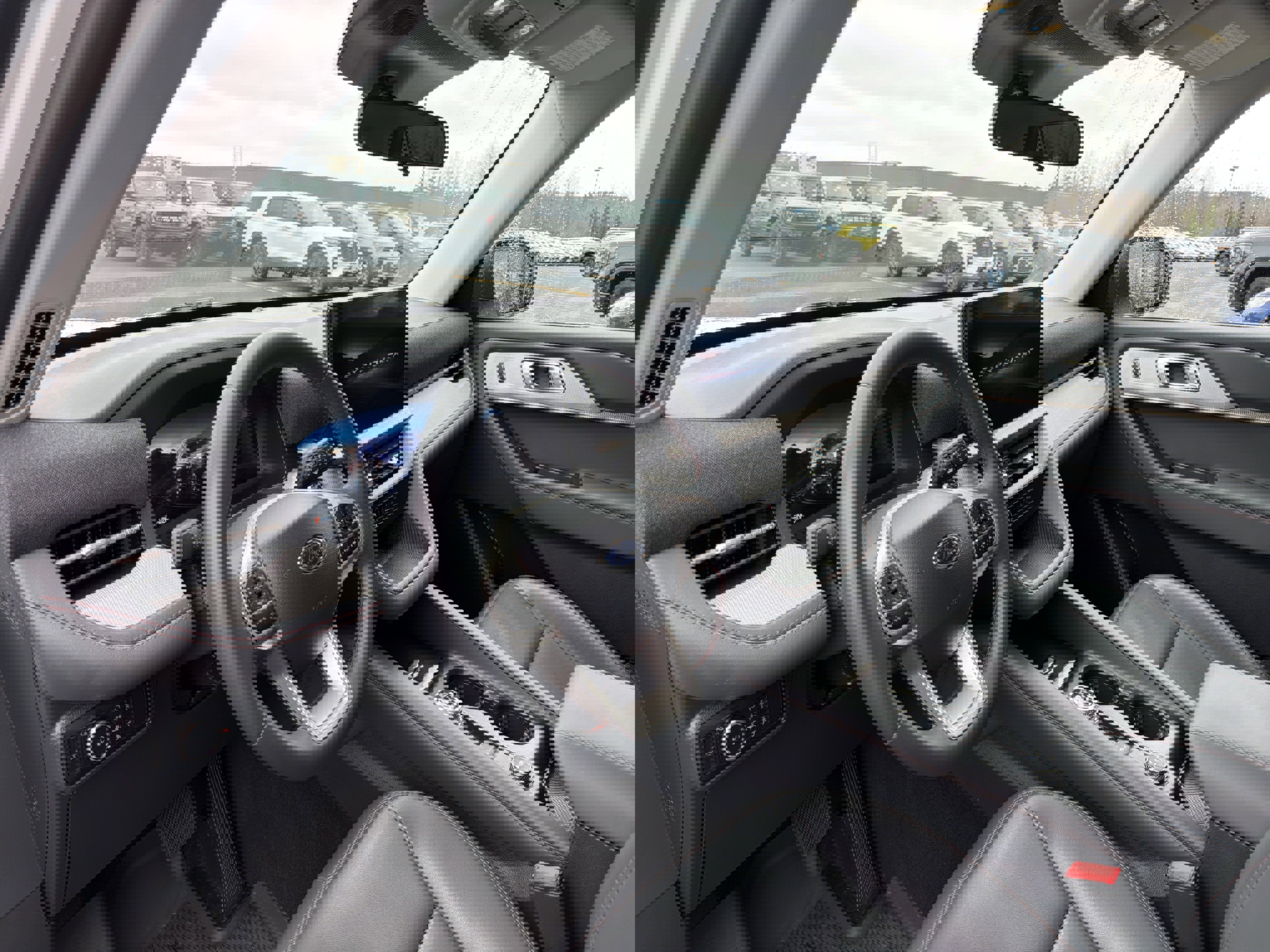 Used 2025 Ford Explorer Active w/ Active Comfort Package image 9