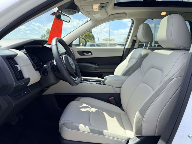 Used 2025 Nissan Pathfinder SL w/ SL Premium Package image 16
