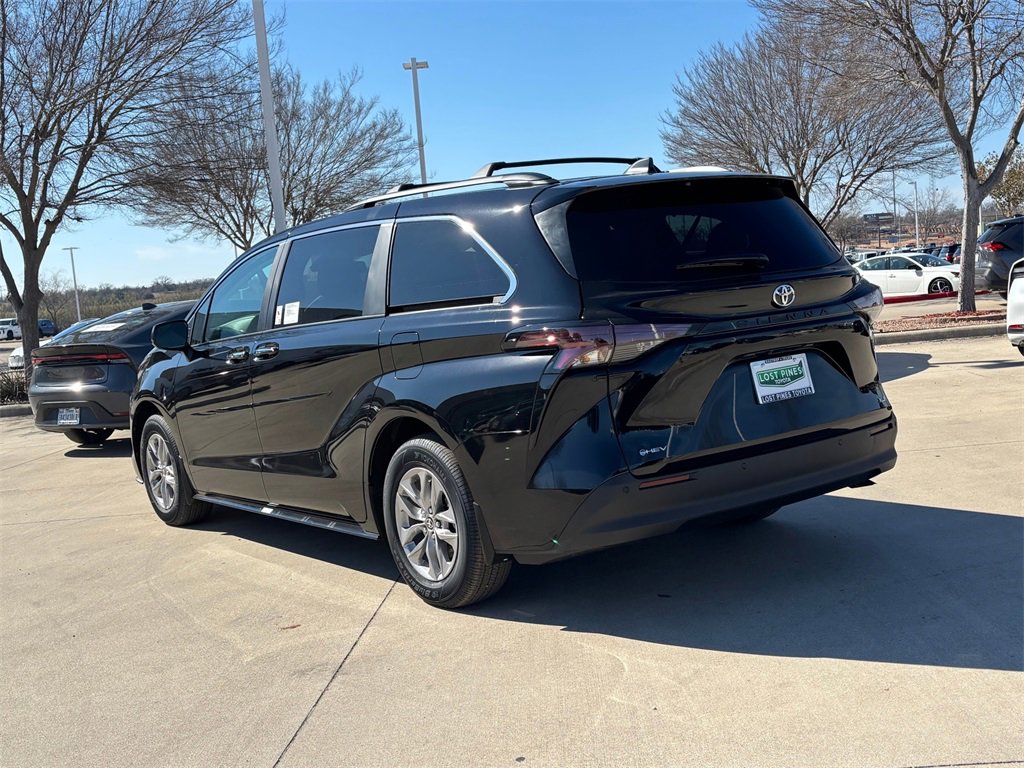New 2026 Toyota Sienna XLE image 3