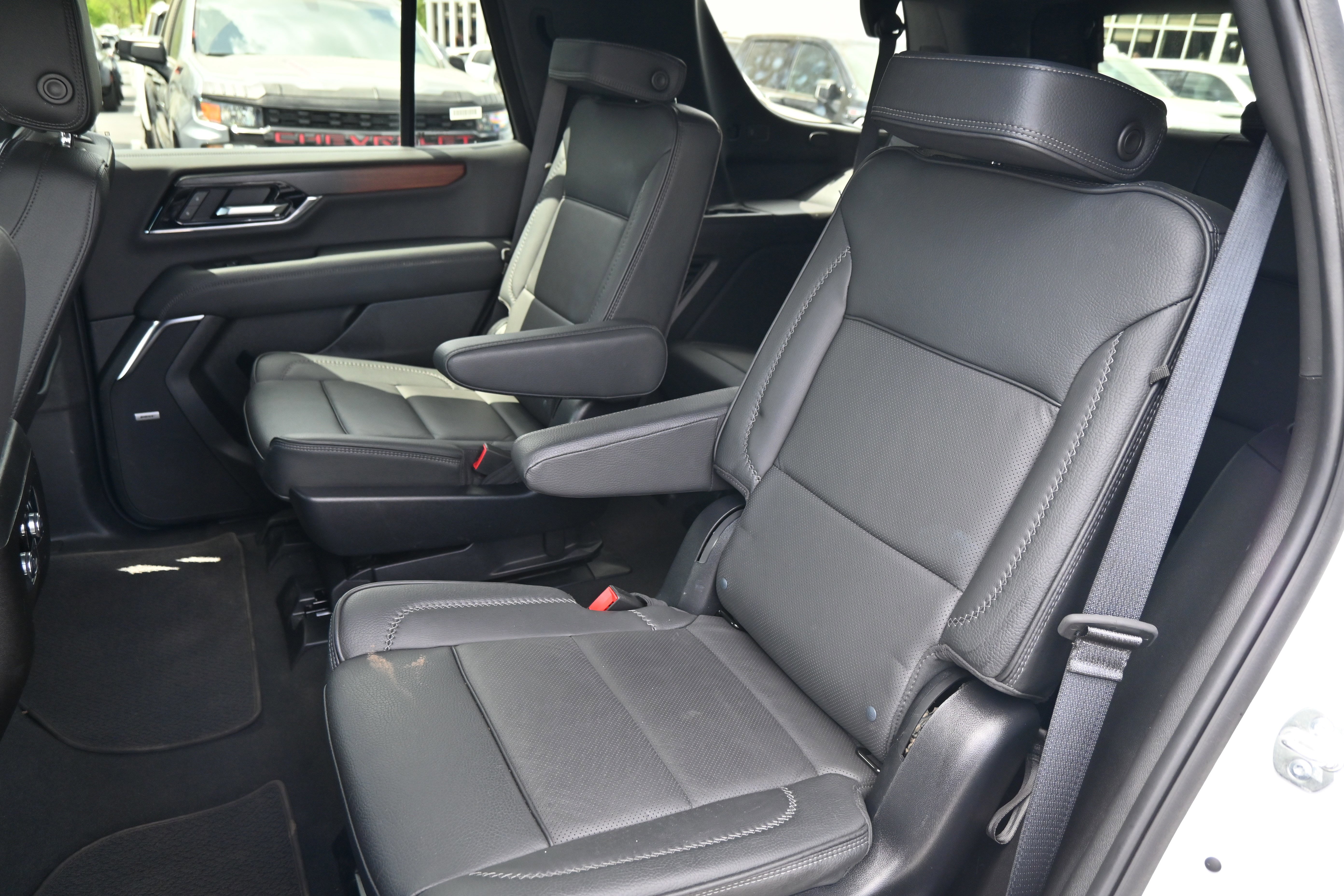 Used 2025 GMC Yukon Denali image 32