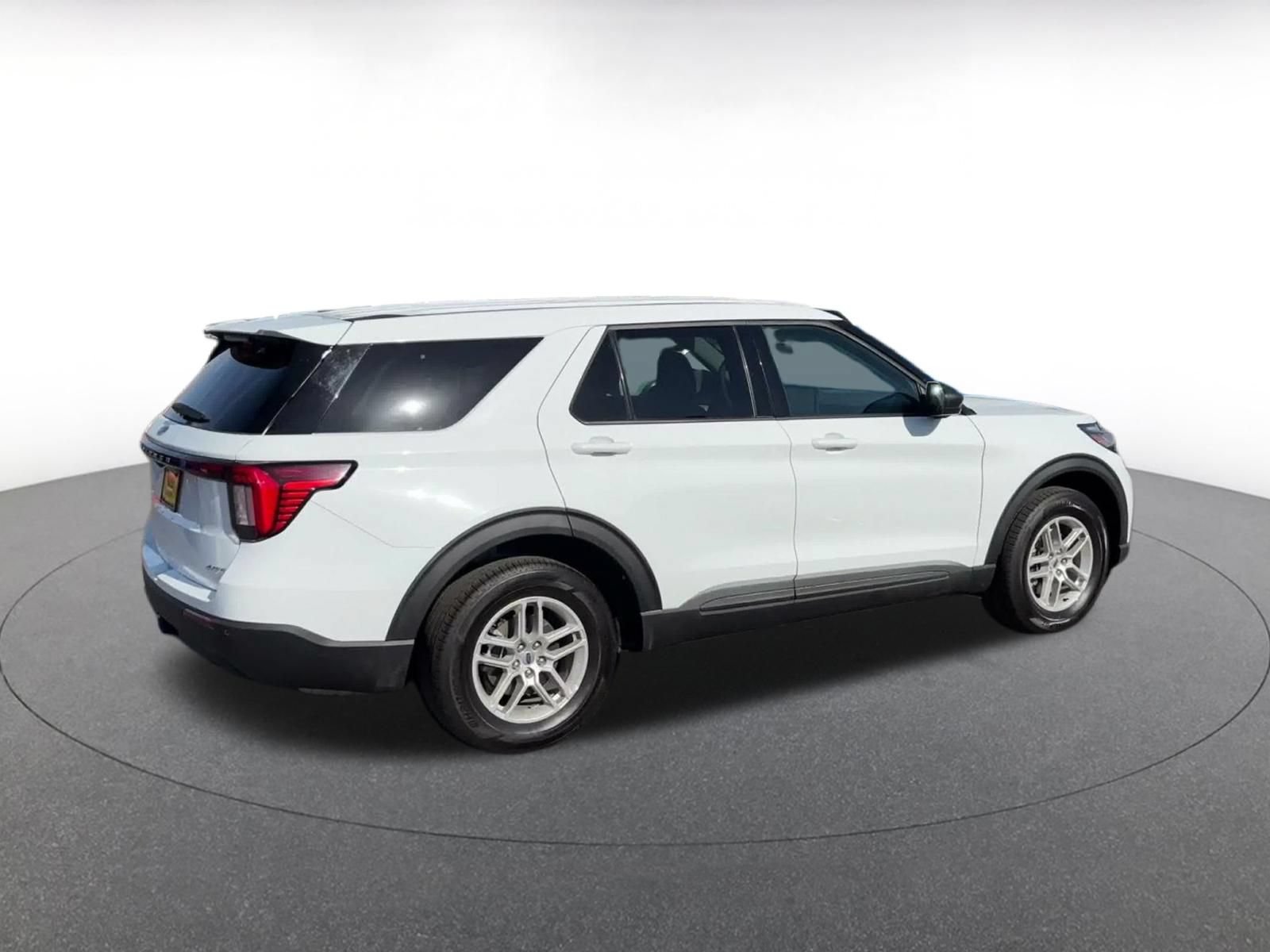 Used 2026 Ford Explorer Active AWD/4WD image 14