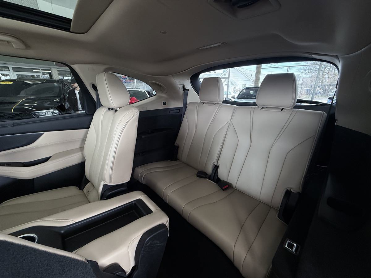 Used 2023 Acura MDX SH-AWD w/ Advance Package image 30