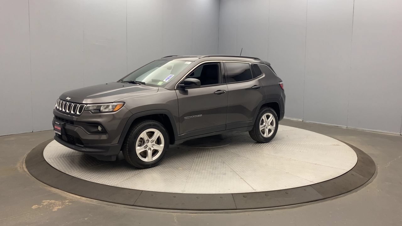 Used 2023 Jeep Compass Latitude w/ Convenience Group AWD/4WD image 9