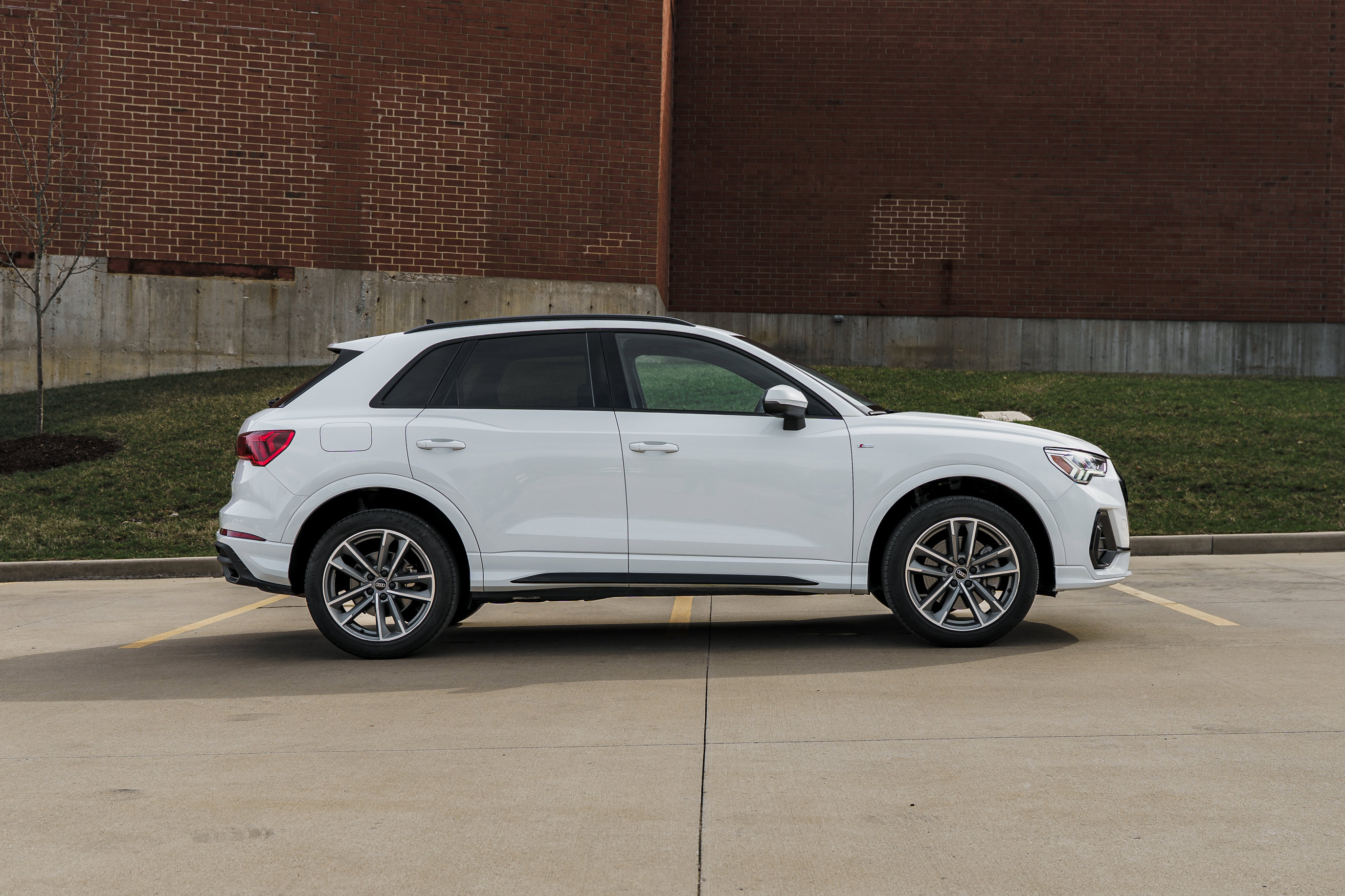 Used 2023 Audi Q3 2.0T Premium Plus w/ Premium Plus Package image 3