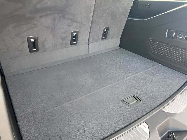 Used 2024 Chevrolet Suburban RST w/ Luxury Package image 24