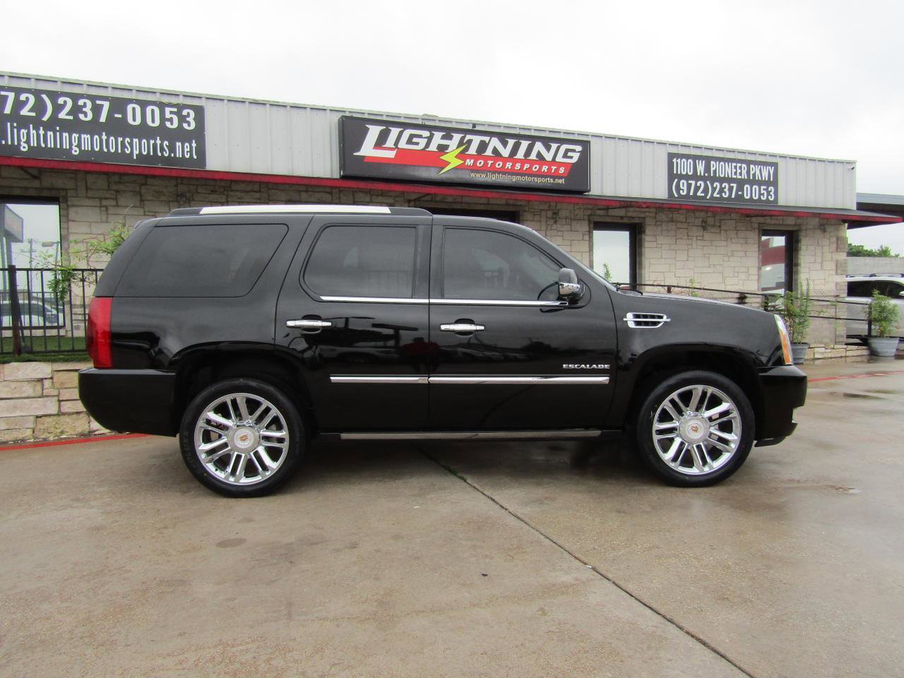 Used 2013 Cadillac Escalade Platinum RWD image 5