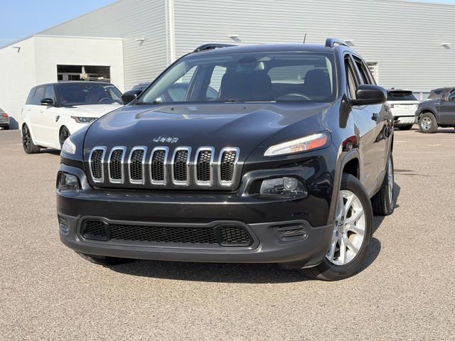 Used 2016 Jeep Cherokee Sport image 3