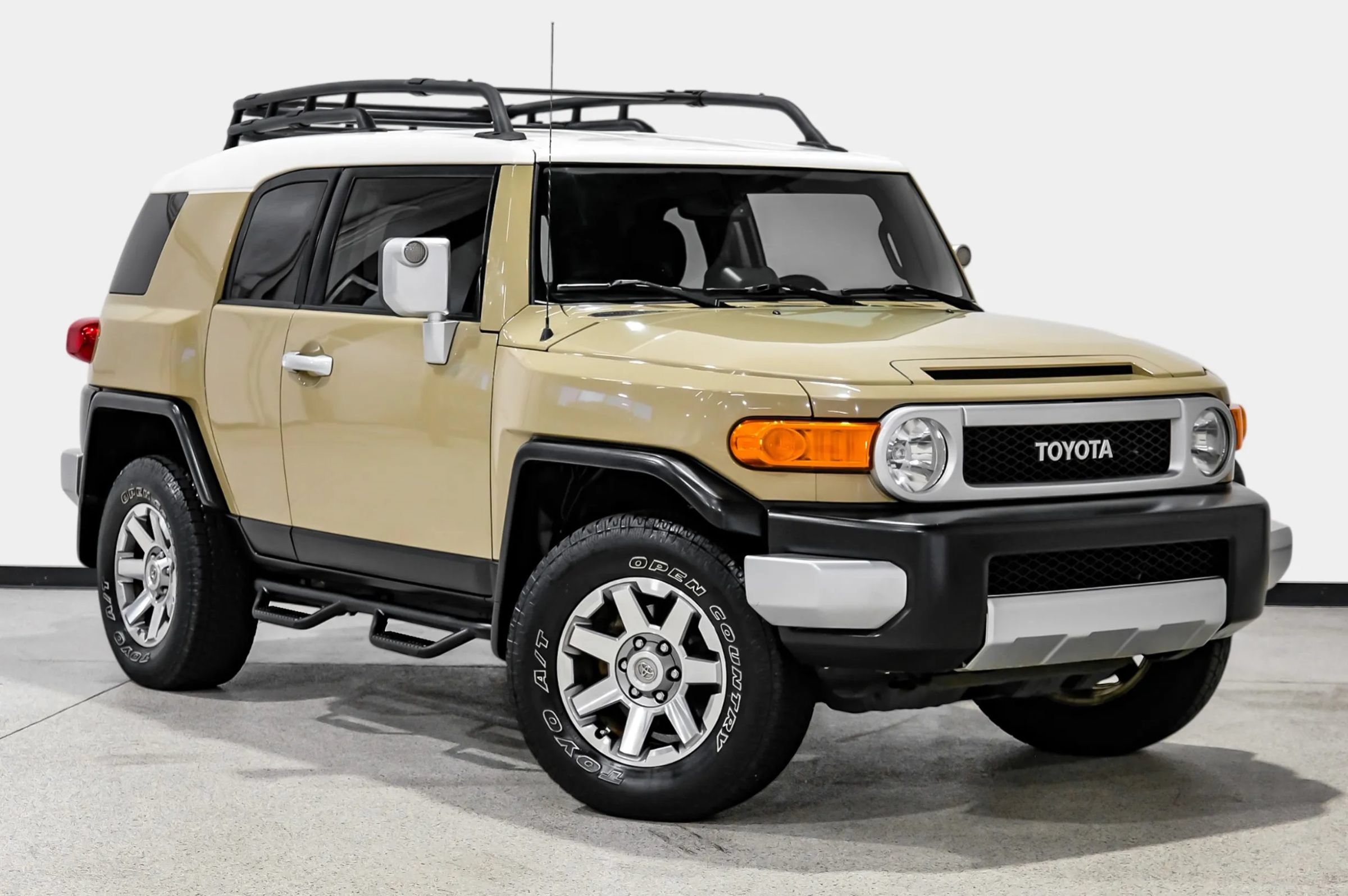 Used 2014 Toyota FJ Cruiser 4WD w/ Upgrade Package image 4