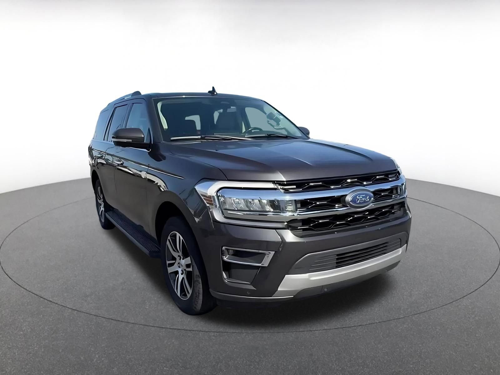 Used 2024 Ford Expedition Limited AWD/4WD image 3