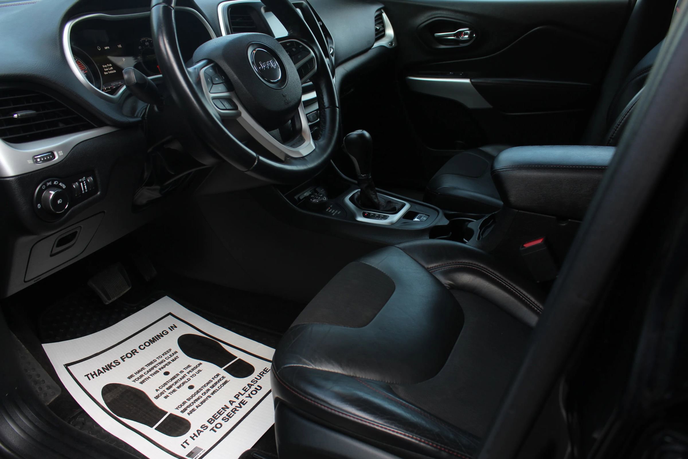 Used 2018 Jeep Cherokee Trailhawk image 11