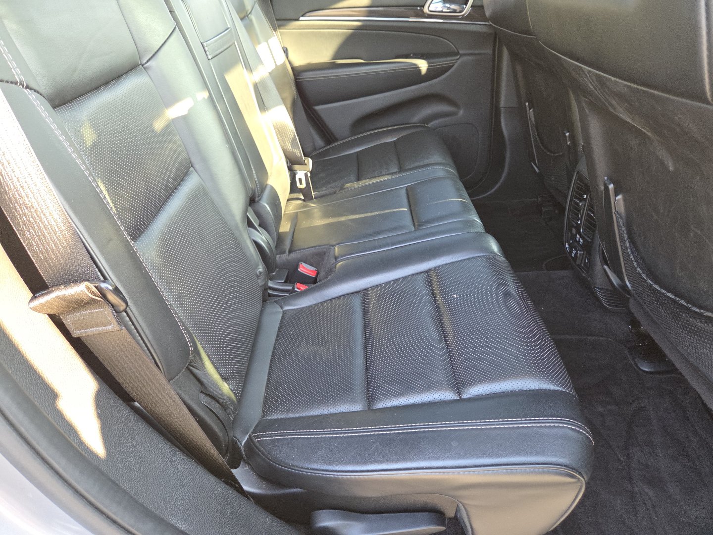 Used 2016 Jeep Grand Cherokee Overland RWD image 21