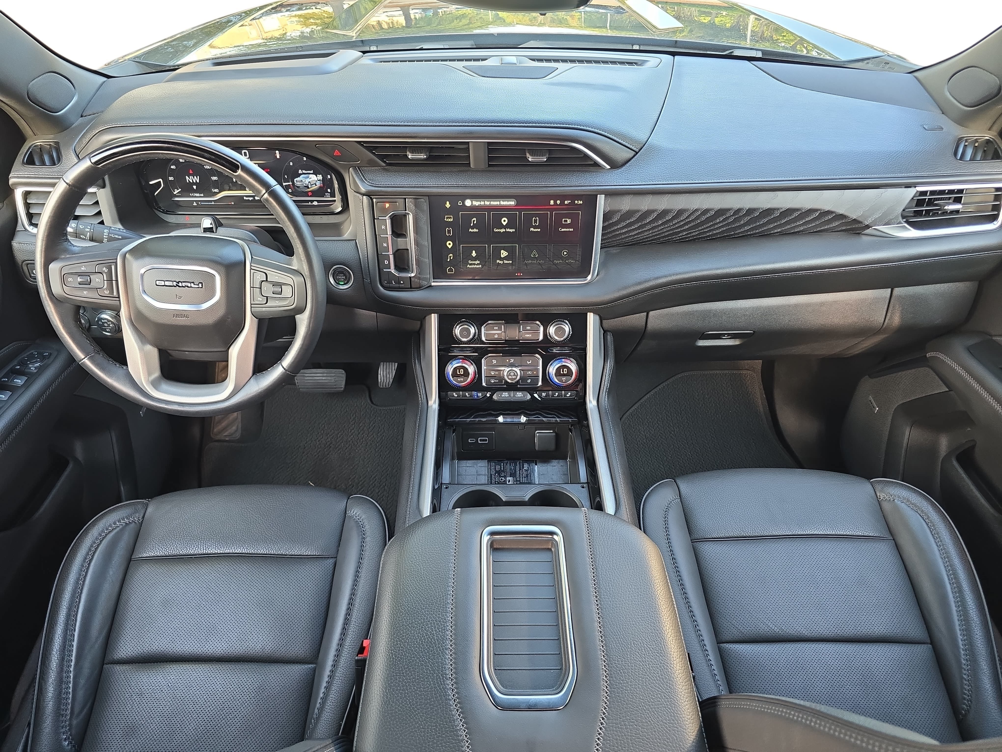 Used 2024 GMC Yukon Denali w/ Advanced Technology Package AWD/4WD image 9