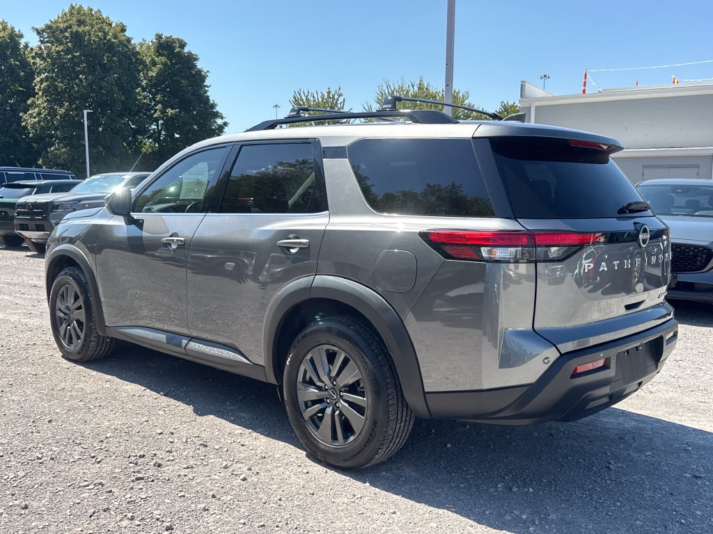 Used 2023 Nissan Pathfinder SV AWD/4WD image 3