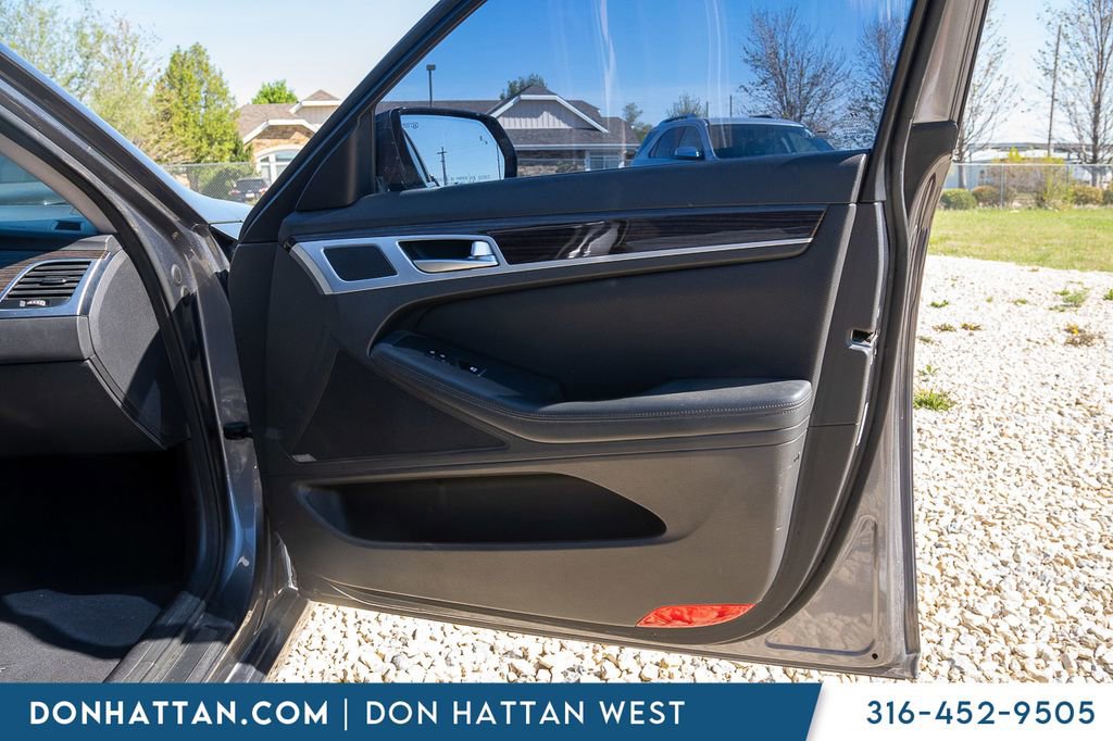 Used 2016 Hyundai Genesis 3.8 w/ Option Group 02 image 25