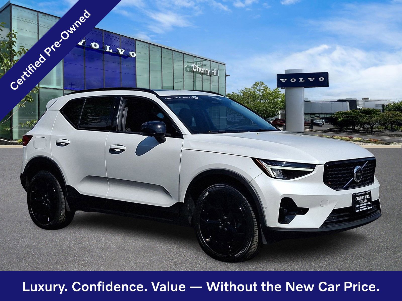 Used 2023 Volvo XC40 B5 Plus w/ Driver Assist Package AWD/4WD image 1